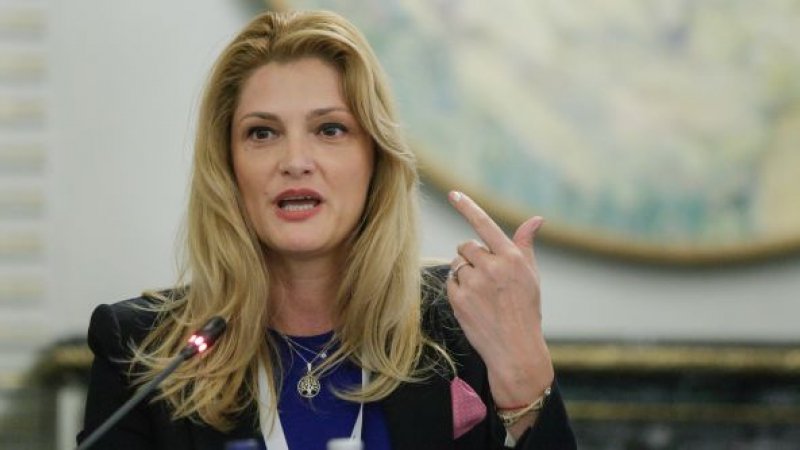  Dancila: La Ministerul de Externe, Ramona Manescu a lucrat impotriva premierului