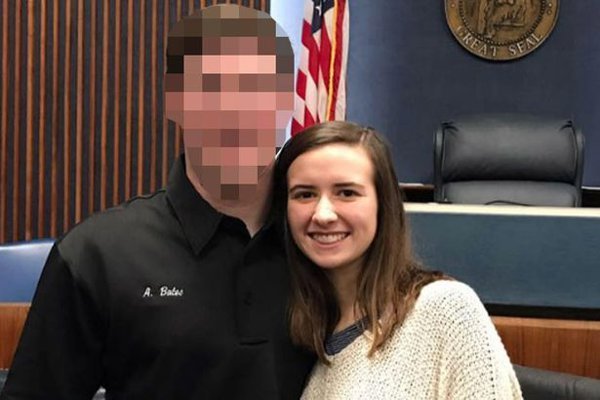  Profesoară de 22 de ani, acuzată că a întreţinut relaţii intime cu un elev