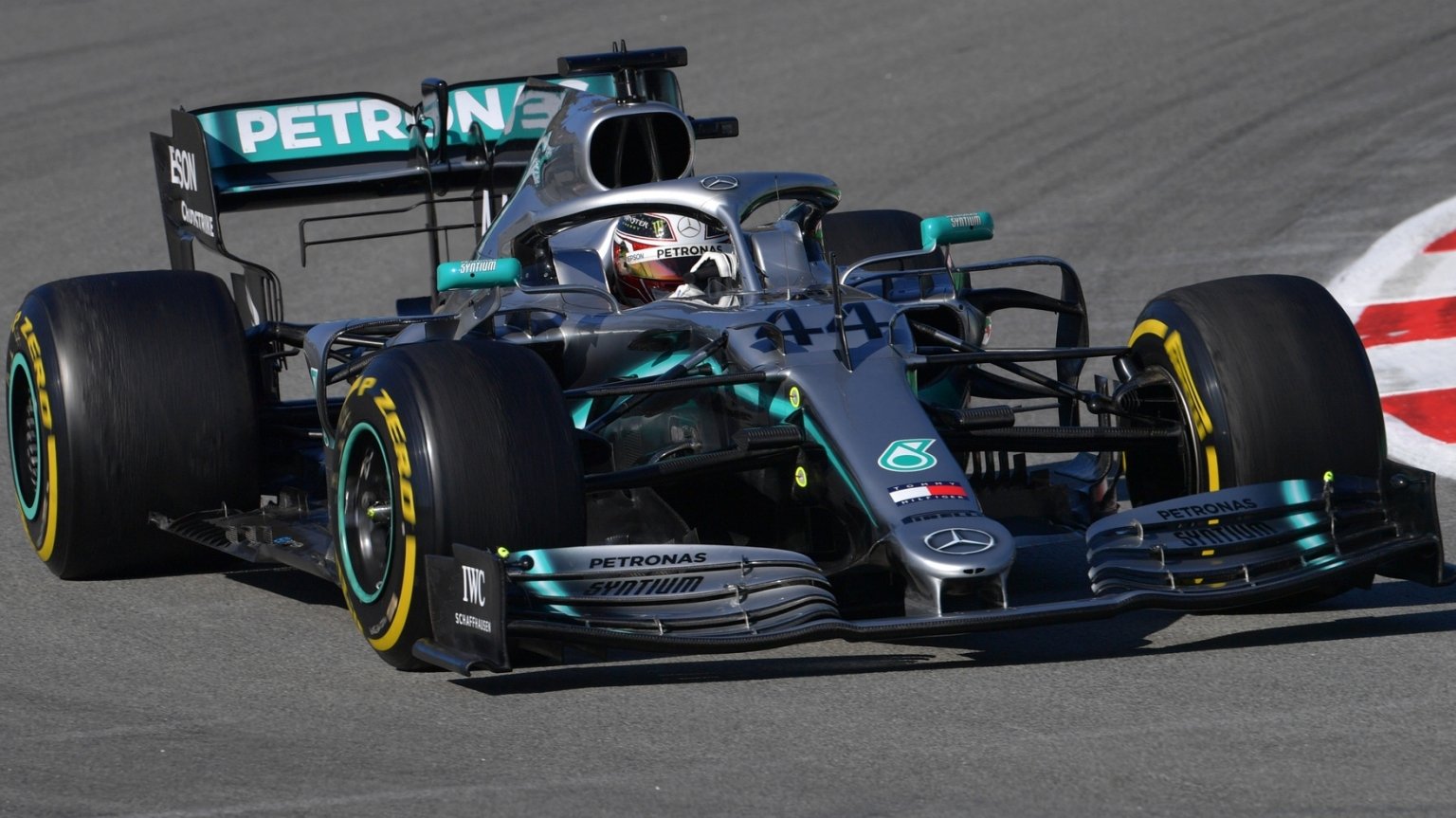 Mercedes a câştigat titlul mondial la constructori la F1, pentru a şasea oară la rând