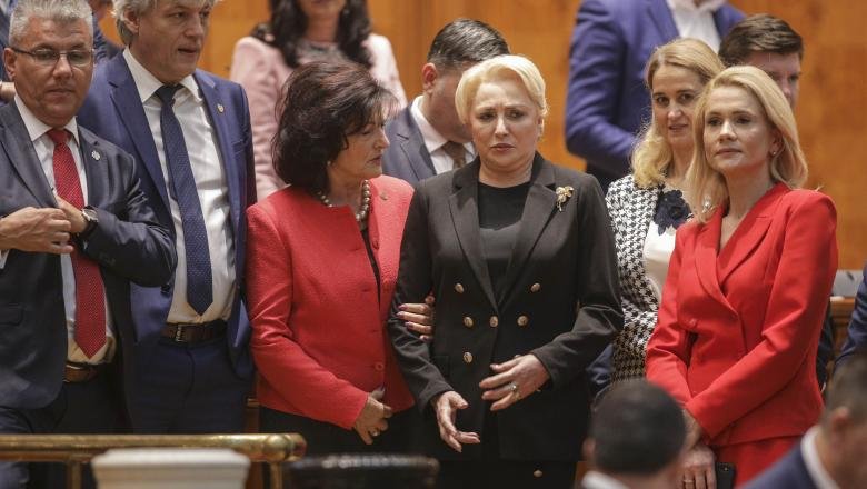  Dăncilă își cumpără baronii PSD din țară. Le trimite bani cât mai are putere