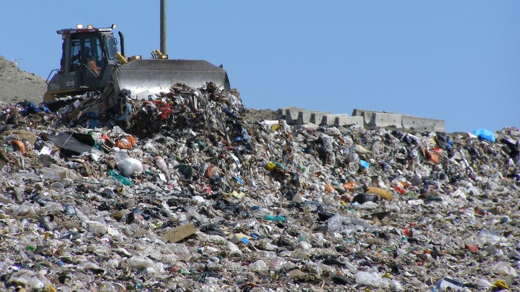  BBC susţine într-un reportaj că jumătate din gunoiul din România provine din import