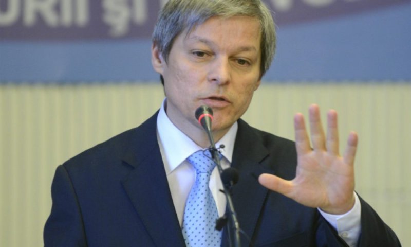  Dacian Cioloş îl atacă pe Iohannis pe tema intrării la guvernare a USR-PLUS