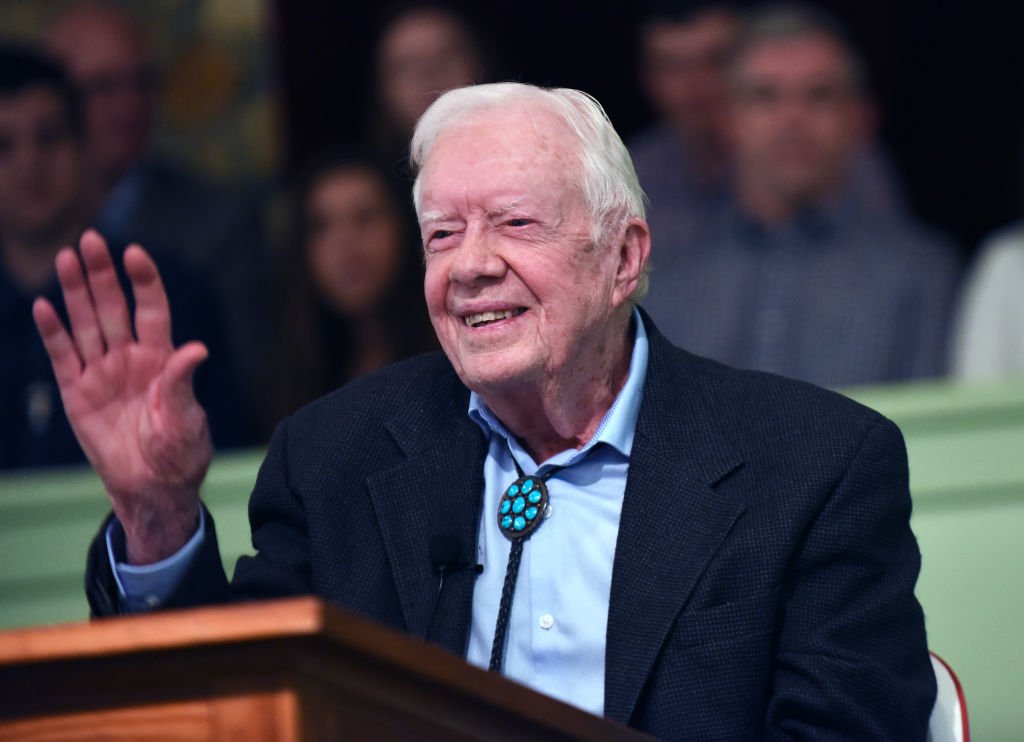  Fostul preşedinte Jimmy Carter a fost externat după fractura de bazin