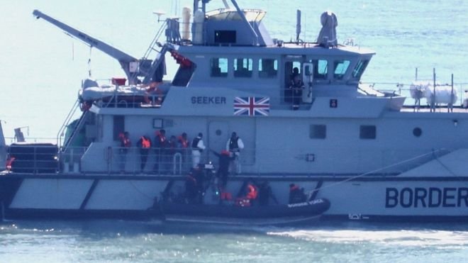  20 de migranţi interceptaţi la traversarea Canalului Mânecii către Anglia