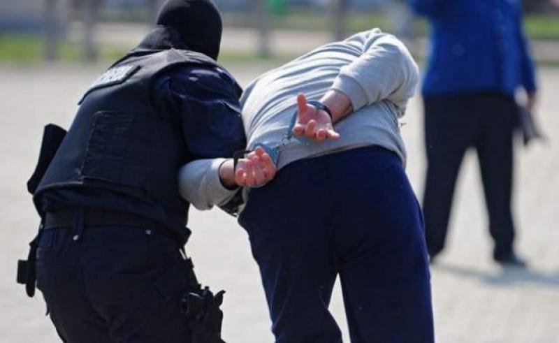  Unul dintre traficanţii de droguri din Tg. Cucu a fost urmărit şi prins spre Tomeşti