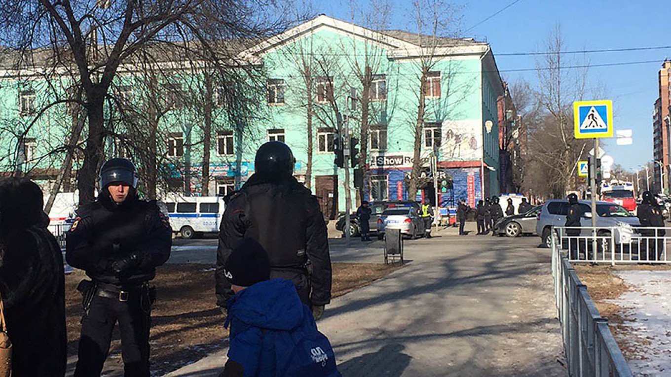  Atac armat într-o școală din Rusia. Un student și-a ucis un coleg, a rănit alți trei și apoi s-a sinucis