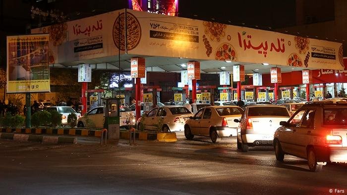  Proteste în Iran după ce s-a scumpit benzina. Până acum, un litru costa mai puțin 8 eurocenți