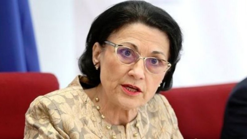  Ecaterina Andronescu neagă că ar fi semnat contract de jumătate de milion de lei cu Cumpănașu