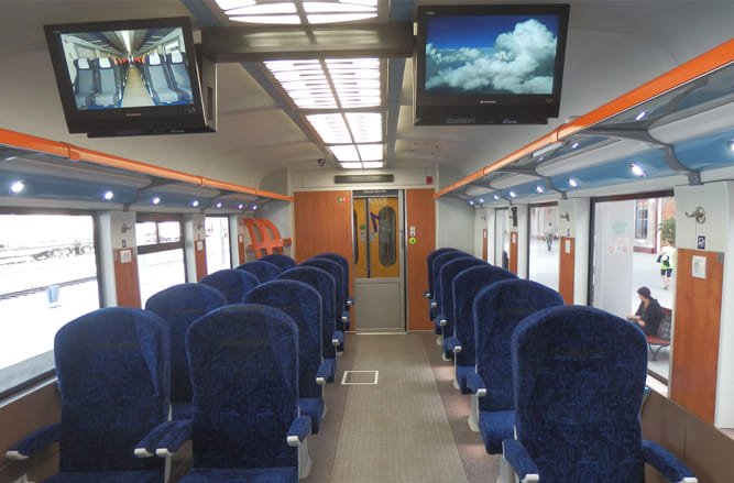  (VIDEO) Trenul Iaşi – Timişoara: Cum arată vagoanele modernizate la Paşcani