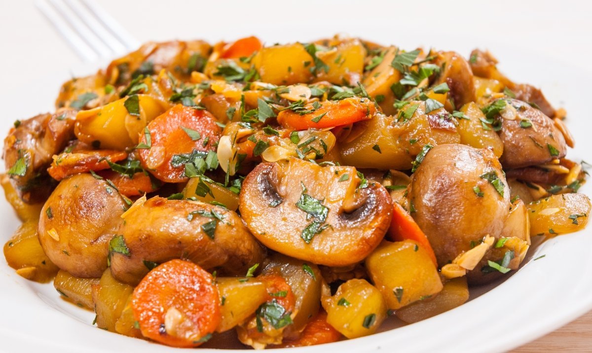 Reţeta lui Costăchel cu recomandarea Paharnicului: Mâncare de cartofi cu ciuperci