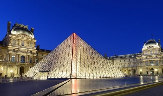  Muzeul Luvru a intrat în Cartea Recordurilor, fiind cel mai vizitat muzeu din lume