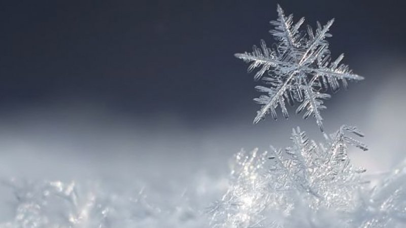  A venit iarna: Informare meteo de vreme rece, ninsori, polei si vant puternic, pana marti