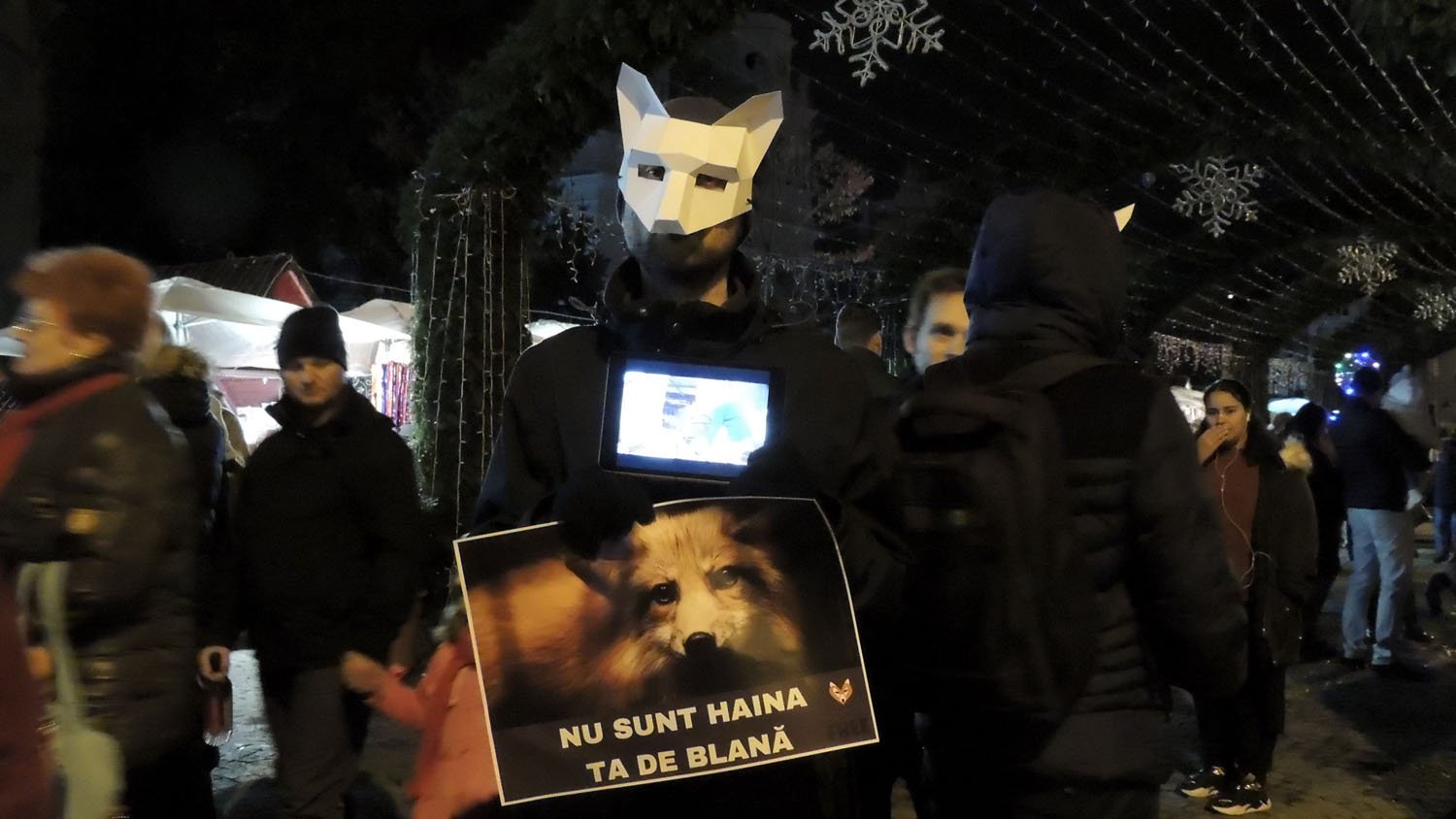  FOTO: Protest emoționant pe Pietonal – „Nu sunt haina ta de blană”