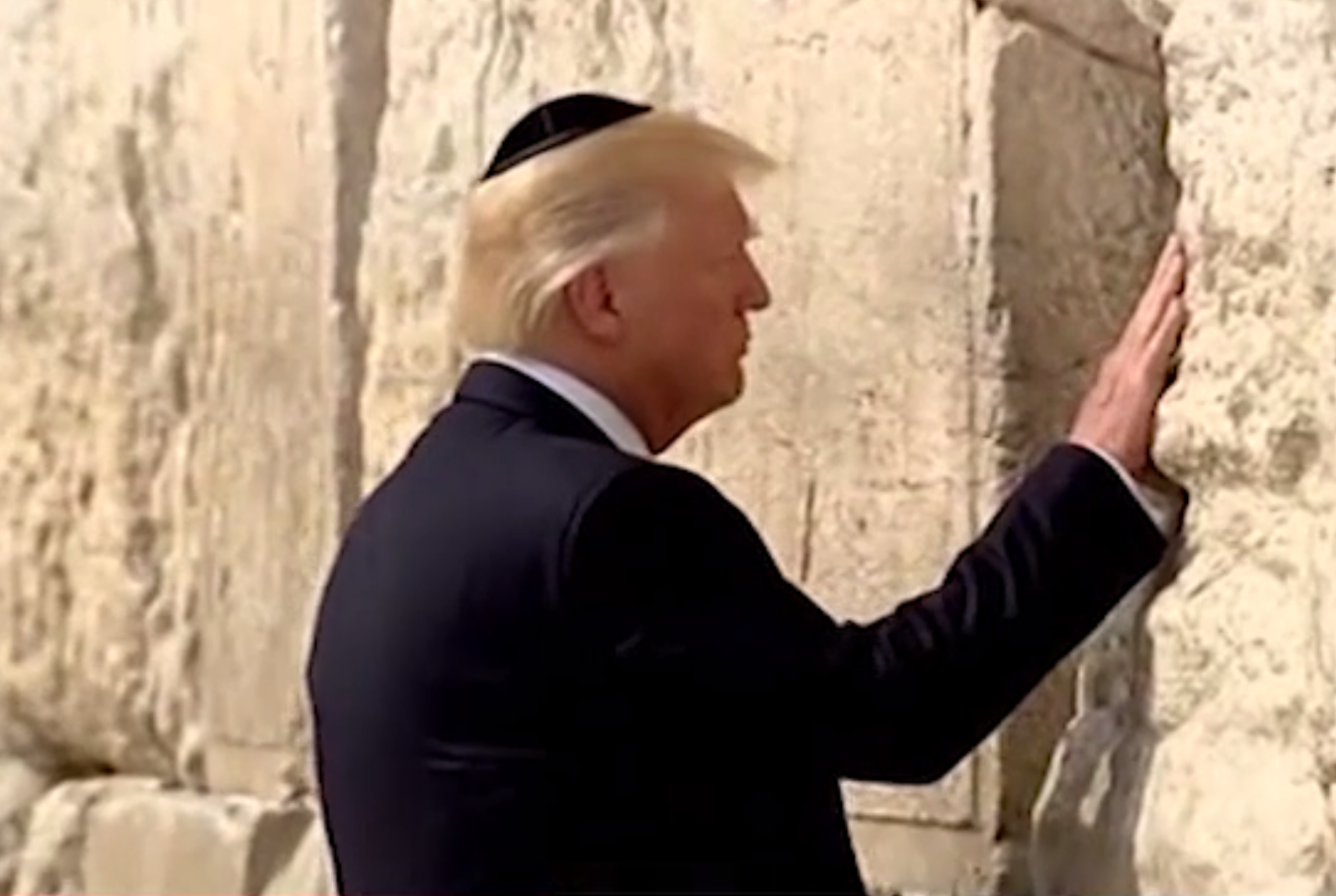  Trump va semna un ordin prin care iudaismul va fi considerat naţionalitate, nu doar religie