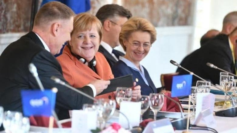  Iohannis, vedetă la summit-ul PPE: Le-a făcut să râdă pe Merkel și von der Leyen