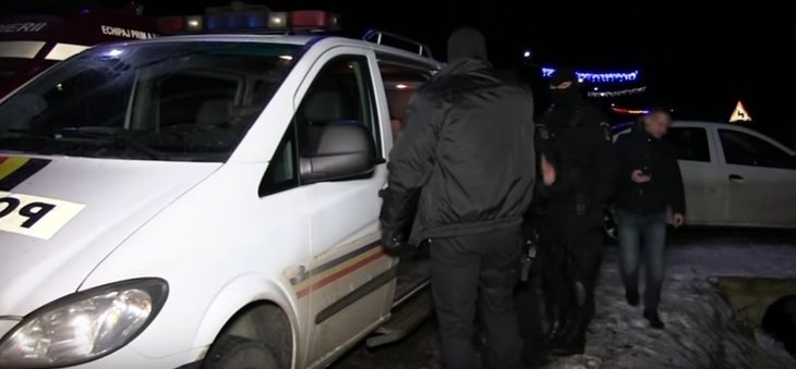  Cinci arestări în cazul polițiștilor bătuți de țigani la Mironeasa. Doi tineri, trimiși să înfrunte o haită agresivă