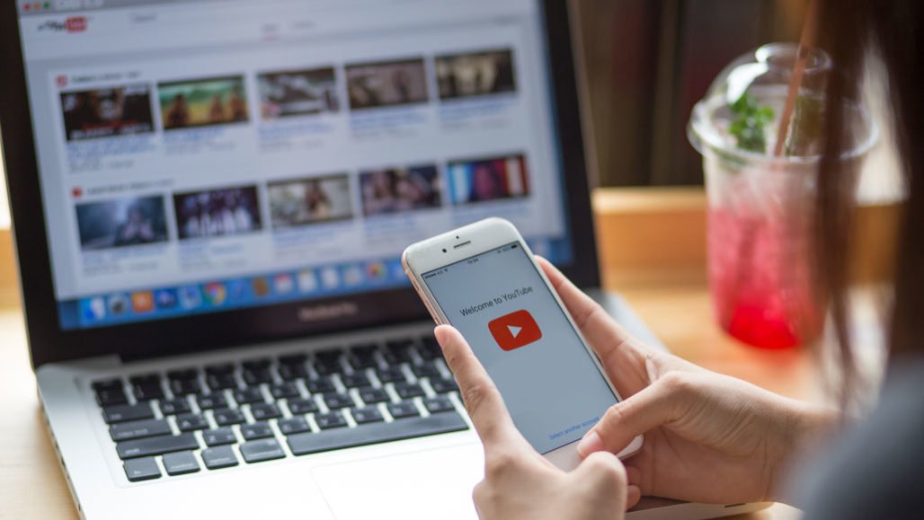  YouTube, acuzată că şi-ar fi direcţionat utilizatorii spre conţinut video care neagă schimbările climatice