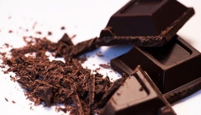  Este sau nu ciocolata neagră mai sănătoasă decât cea cu lapte?