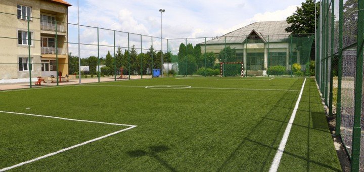  Autorizații de construire pentru amenajarea de terenuri de sport la cinci școli ieșene