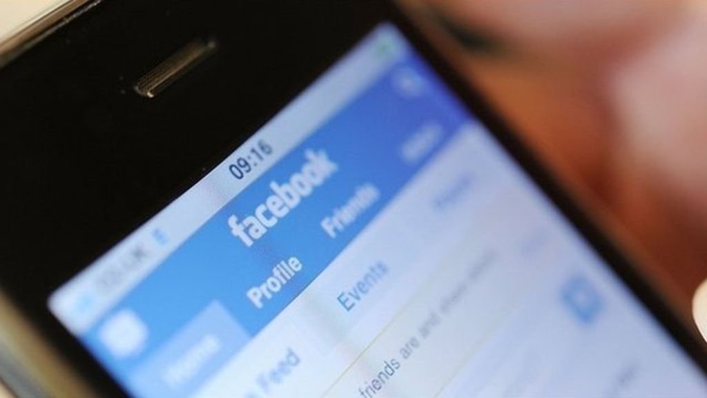  Soacră amendată după ce și-a înjurat nora pe Facebook