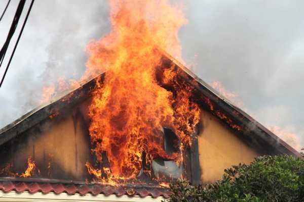  Incendiu la o locuinţă din comuna Bârnova. Nu sunt victime