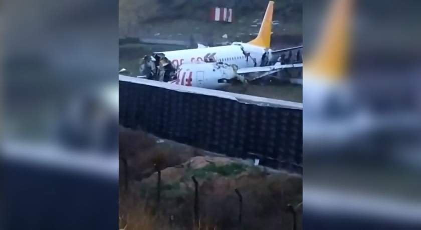  Un avion s-a rupt în două la aterizare pe Aeroportul Internaţional din Istanbul