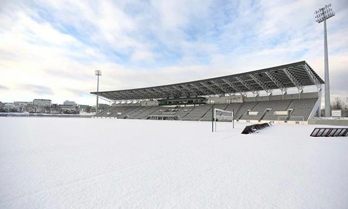  UEFA se implică pentru desfăşurarea în bune condiţii a barajului cu Islanda, de la Reykjavik