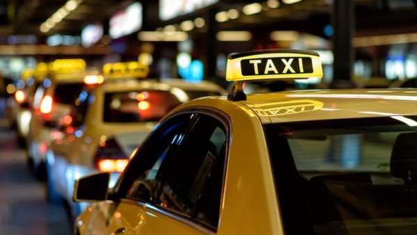  Un taximetrist a murit la volanul maşinii, în Copou