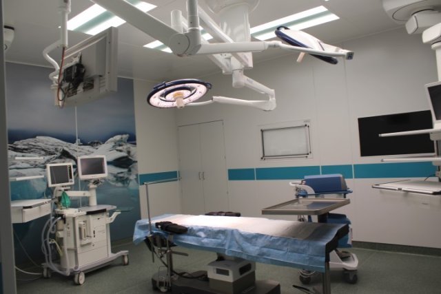  Pacienți operați cu instrumente ruginite în timp ce aparatură nouă, de milioane de lei, este încuiată în dulapuri