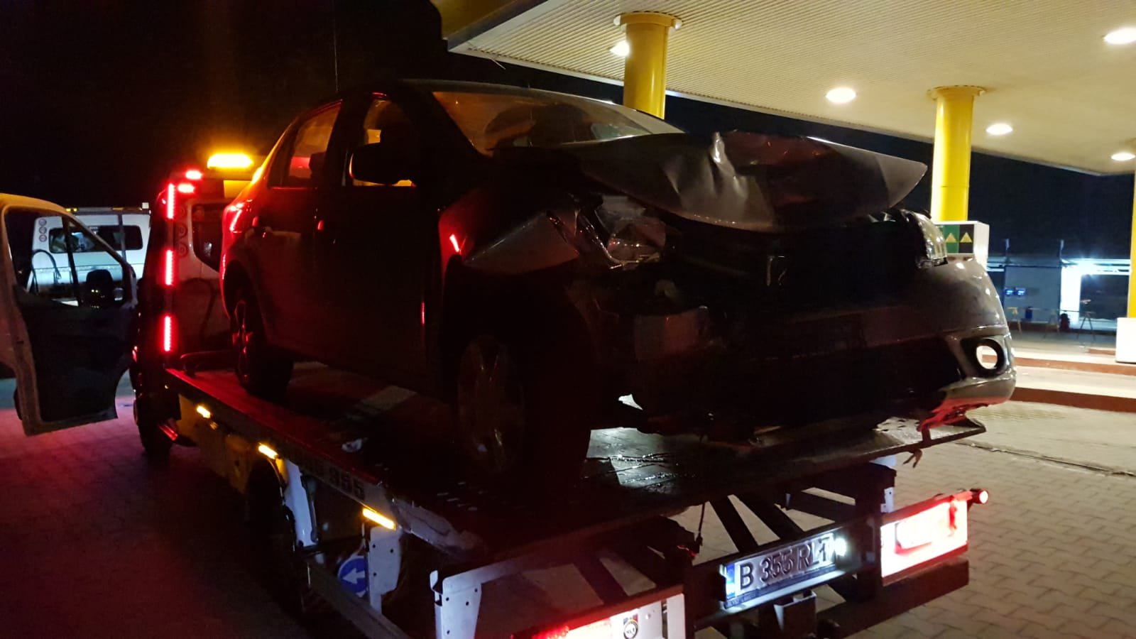  EXCLUSIV: Doi șoferi beți s-au întâlnit la barieră la Tomești. Accident cu trei mașini