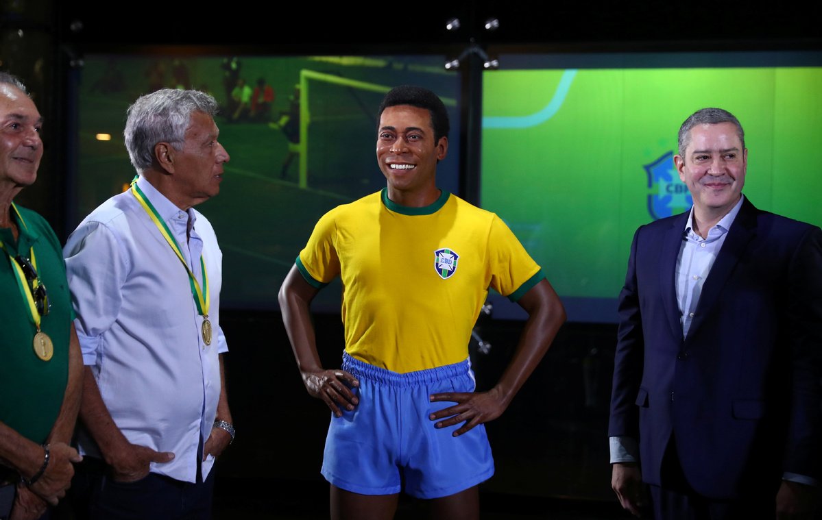  Brazilienii i-au făcut statuie lui Pele. 50 de ani de la câștigarea Cupei Mondiale