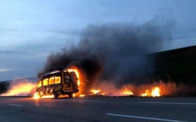  Microbuzul care a ars la Leţcani avea o defecţiune la sistemul electric