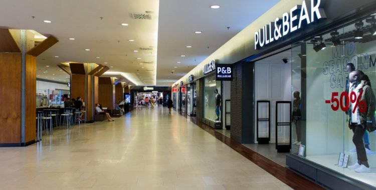  Magazinele din mall-uri vor fi închise, cu excepția celor alimentare și a farmaciilor