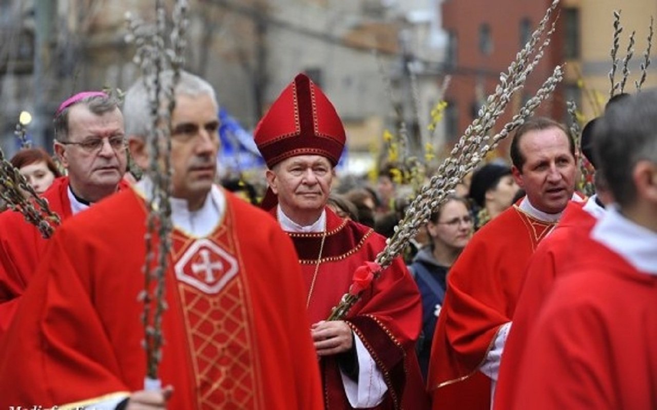  Creştinii catolici celebrează de astăzi Săptămâna Mare, dar de la distanţă