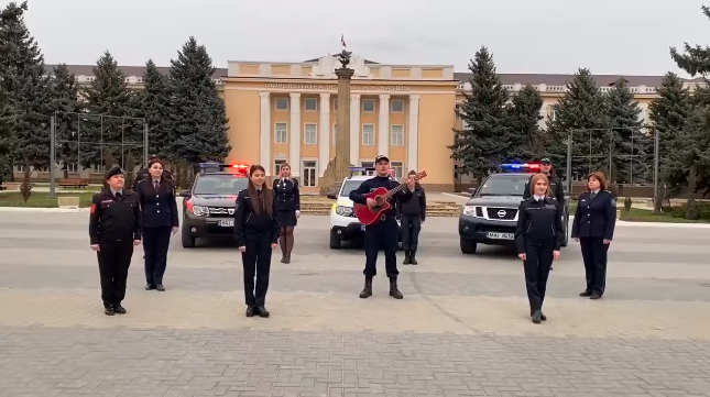  VIDEO: Ceva de neratat! Balada Covidului cântată de polițiștii din Chișinău