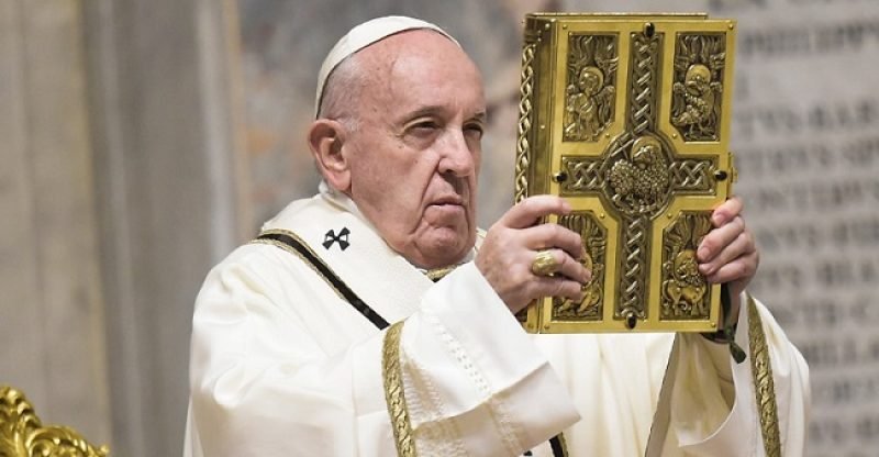  Papa: Pentru mulți este un Paște al singurătății, trăit între doliu și multe neajunsuri