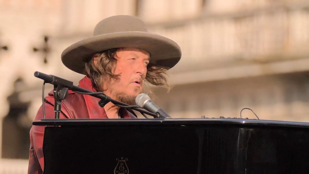  VIDEO: Zucchero a cântat în Piaţa San Marco din Veneţia pentru a promova iubirea