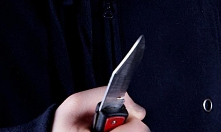  Un tânăr de 19 ani din județ i-a băgat cuțitul în piept unui prieten. A murit pe loc