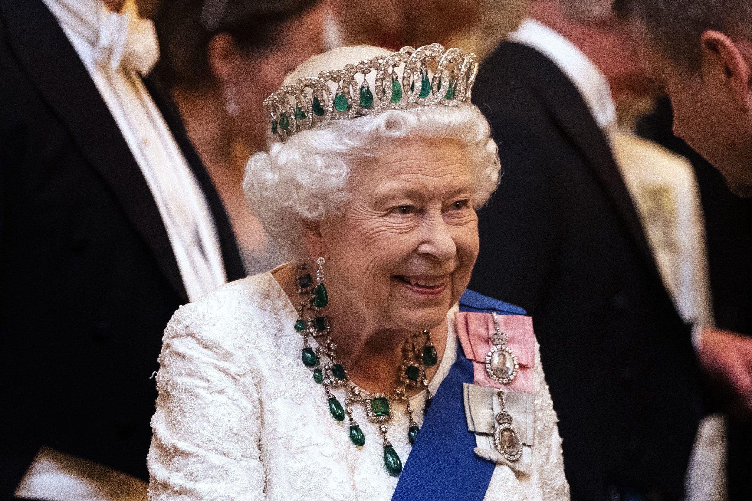  Regina Elisabeta a Marii Britanii se retrage din viața publică pentru cel puțin câteva luni
