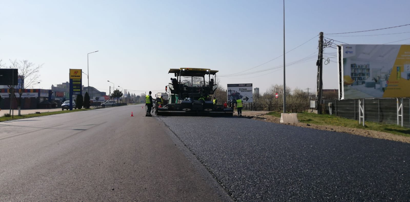  Drumarii au profitat de circulaţia slabă: Până la autostradă, pe Europeană s-a pus asfalt nou