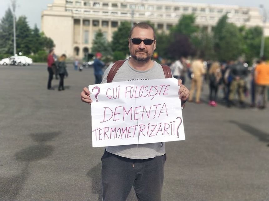  Protest la Bucureşti: Peste 100 de persoane cer dovezi cu privire la pandemia de coronavirus şi reclamă încălcarea legii prin instituirea stării de urgenţă