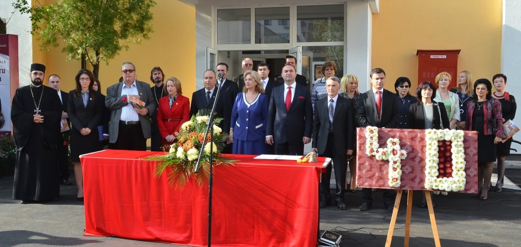  Politicienii s-au îngrămădit la deschiderea anului şcolar în Alexandru (FOTO)