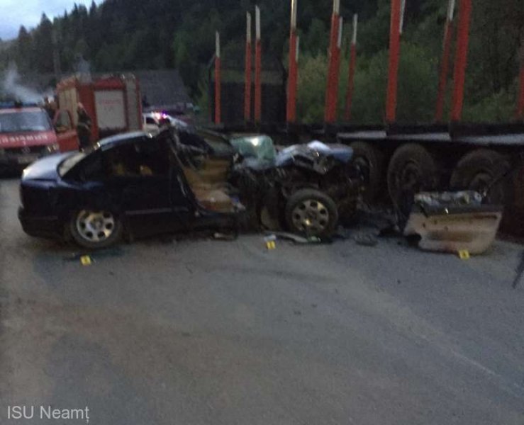 Accident mortal în Neamţ. Un şofer beat a intrat cu viteză într-o semiremorcă