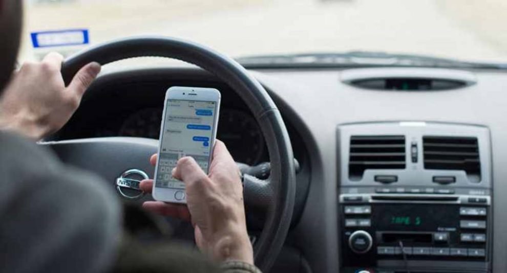  Şofer ieşean urmărit de olandezi până acasă, după ce a pus mâna pe telefon la volan