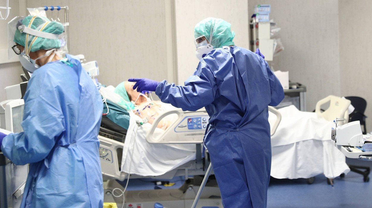  Patru ieșeni care s-au vindecat de COVID s-au reîntors bolnavi la Spitalul de Infecțioase