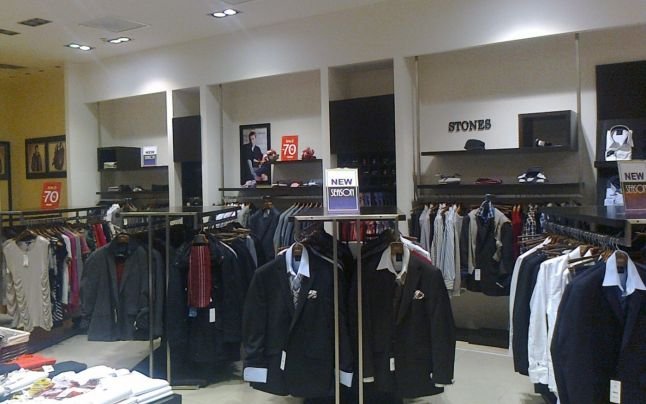  Un renumit retailer de modă şi-a cerut insolvenţa. A închis cele 3 fabrici din România
