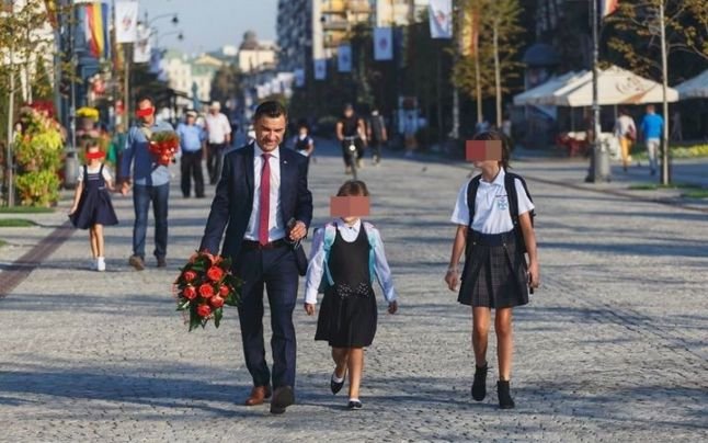  Ce note a luat fiica primarului Mihai Chirica la Evaluarea Naţională. Dar fata viceprimarului?