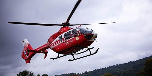 Fată de 15 ani mușcată de șarpe, preluată de elicopterul SMURD