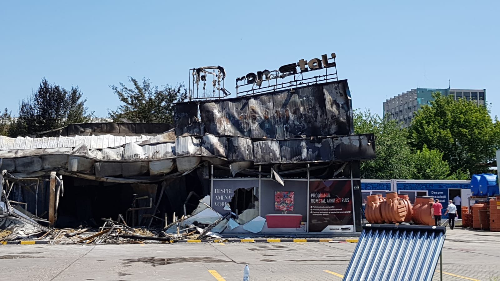  Incendiul uriaş de la hala Romstal: S-a deschis dosar penal