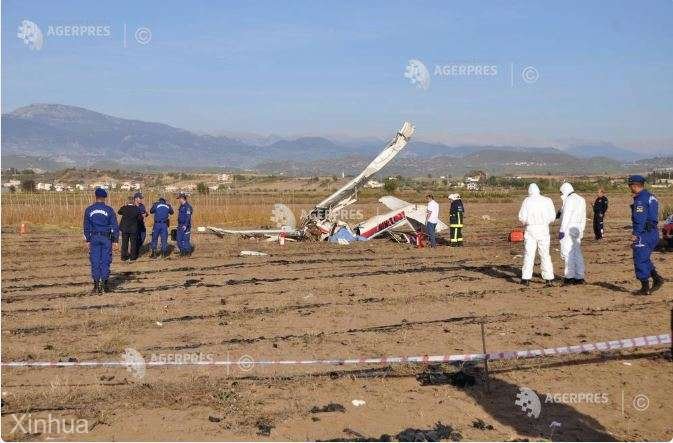  Şapte persoane au murit după ce avionul în care călătoreau s-a prăbuşit